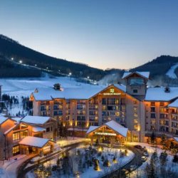 长白山万达度假区5店3晚连住含早+漂流/徒步/雪屋餐+2大1小雪季权益