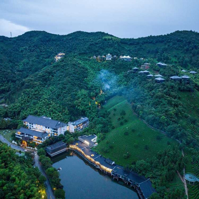 25日9点：安吉涵田度假村 半山温泉双床房3天2晚（含双早+尊享温泉+minibar等）