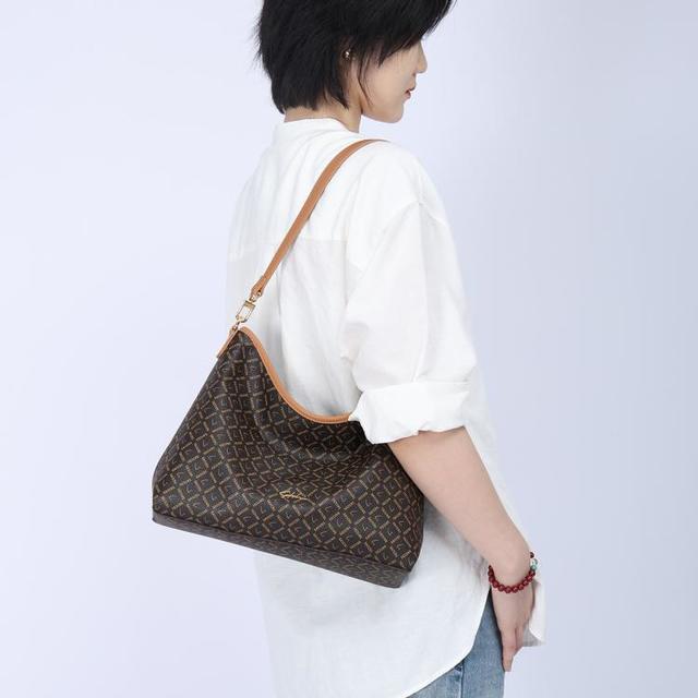 沙驰 女2025新款老花松弛慵懒单肩斜挎流浪包大容量