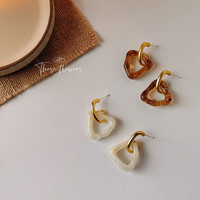 半日逅屿 焦糖奶酪925银针镀哑光几何设计感镂空亚克力耳钉女耳饰耳环 A198琥珀色