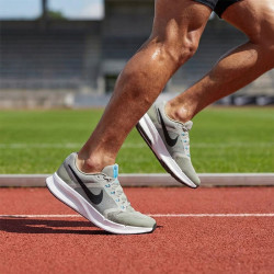 NIKE 缓震透气 男士跑步鞋