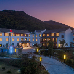 普陀山黄龙祈悦酒店（宝陀讲寺店）2晚+双人正餐一份+普陀山码头到酒店往返接送+双人普陀梵音·颂钵疗愈体验一份+普陀...