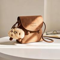 15分钟 百丽国际旗下女包新款高级感轻奢磨砂水桶包百搭通勤单肩斜挎包