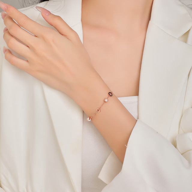 周大生 小蛮腰手链