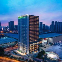 无锡中央车站假日酒店1晚+两杯美式/拿铁二选一（中杯）