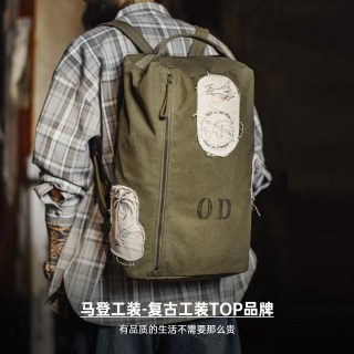 马登 工装通勤双肩包复古大容量背包