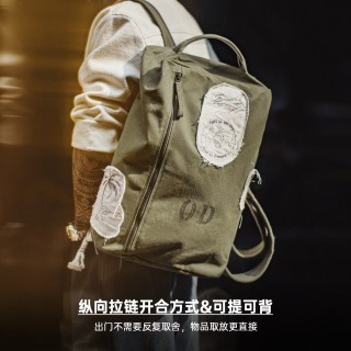 马登 大容量男士双肩包