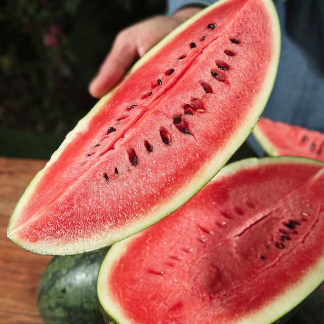 今日必买：京鲜生 【甜到跺脚】黑美人西瓜，沙瓤爆汁，夏日续命神器！1粒装 净重6-7斤