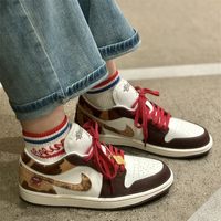 NIKE AIR JORDAN 1 男款休闲篮球鞋 IQ5321-121