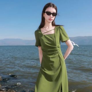 三彩 2025夏款法式复古方领连衣裙褶皱收腰裙子胖MM