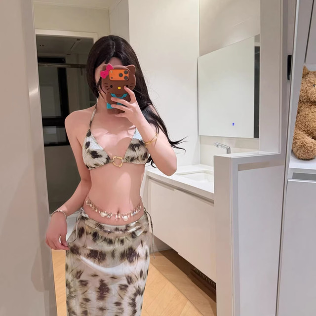 安与·洛施琪 ANU&LUO SHIQI 安与·洛施琪 法式性感度假风比基尼 女豹纹分体泳衣