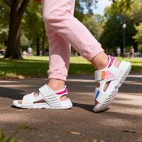 限尺码：adidas 舒适透气 儿童凉鞋