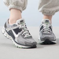 NIKE ZOOM VOMERO 5 女款休闲鞋 FB8825-001