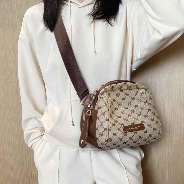 奥康 包包2023爆款斜挎包女包单肩包女休闲轻巧大容量胸包腰包