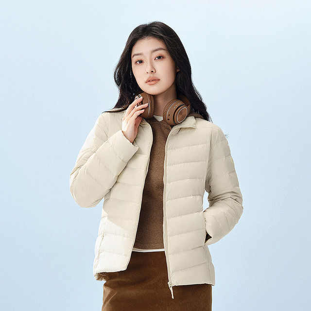 波司登 羽绒服女2025新款连帽轻薄短款轻暖鹅绒羽绒服B40131036