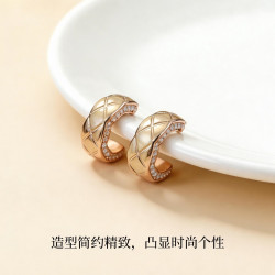 KRISTEN JUDI 老钱风 菱形格纹C型半圈 耳环