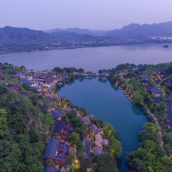 杭州富春芳草地臻品之选度假酒店2晚含早 烟渚湖垂钓 儿童树叶标签 萌宠喂养 可拆分 未兑换随时退
