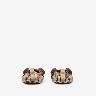  BURBERRY/博柏利 24期免息 婴儿鞋