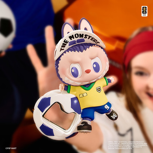 泡泡玛特 THE MONSTERS × FIFA系列 - 开瓶器冰箱贴盲盒周边礼物 随机1个 不支持七天无理由退换