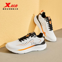 特步 耐磨防滑 男士跑步鞋