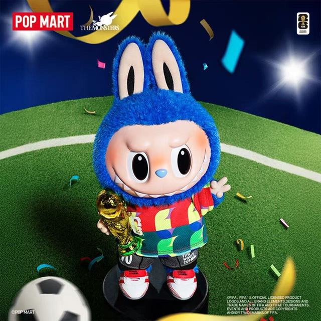 泡泡玛特 THE MONSTERS×FIFA系列 LABUBU搪胶毛绒公仔