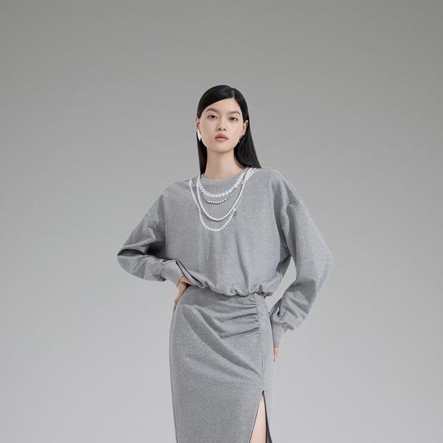 欧时力 春装 印花设计感小众休闲配珍珠链饰卫衣女