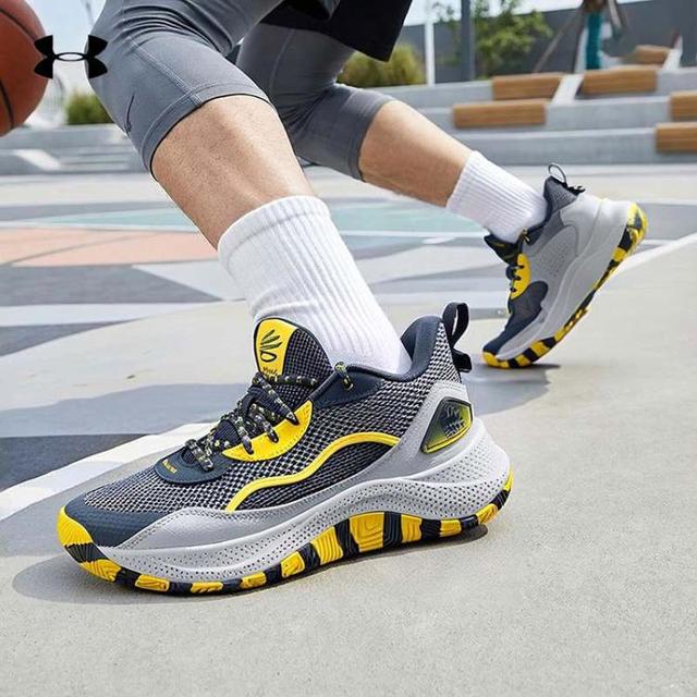 安德玛 CURRY 3Z 24 舒适缓震 篮球鞋