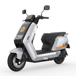 爱玛 马赫U5电动车实力派泰山车架72V长续航大电池像素风格智能电动摩托车 逐光银