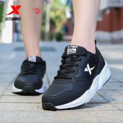 特步 女款休闲运动鞋