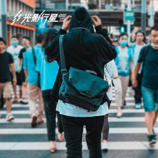 光影行星 阿波罗机能斜挎包男士磁吸扣单肩手提大容量潮牌邮差电脑包