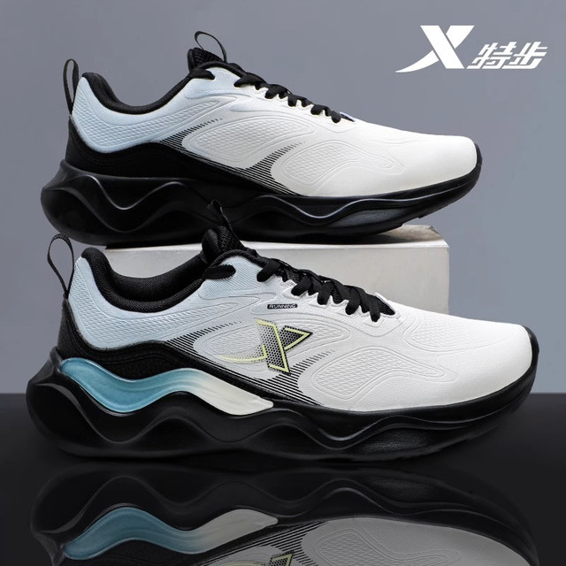 特步 男士跑步鞋