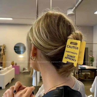 歌米诺 2026新款趣味搞怪黄色发夹 创意警示牌后脑勺盘发鲨鱼夹发卡头饰