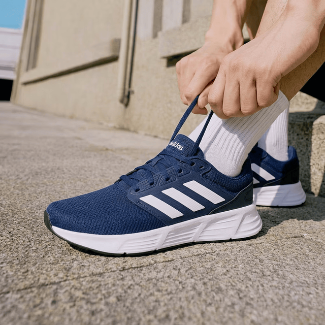 移动端、京东百亿补贴：adidas 男 跑步系列 GALAXY 6 M 跑步鞋 GW4139 蓝色  44.5
