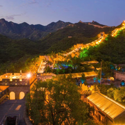 希尔顿逸林 北京八达岭希尔顿逸林酒店1晚+欢迎曲奇+双人八达岭夜长城门票