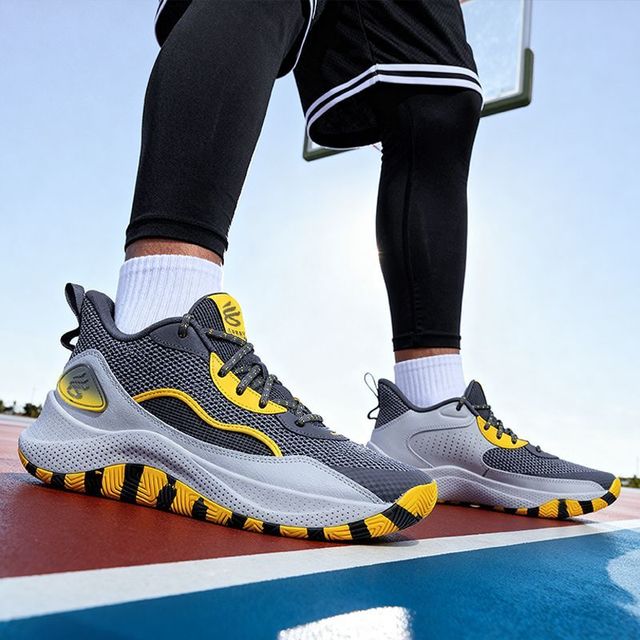 安德玛 CURRY 3Z 男款篮球鞋 3027626