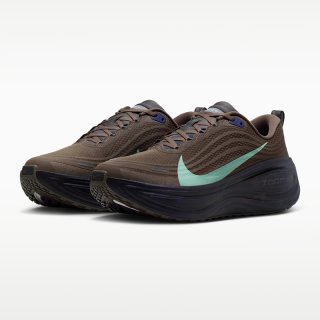 NIKE Vomero Plus 男款跑步鞋 IR7550-030
