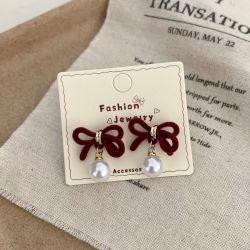 半日逅屿 秋冬安可拉红蝴蝶结珍珠吊坠耳钉女银针精致甜美少女心温柔耳饰 红色蝴蝶结珍珠【植绒】