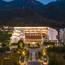 南山十二院度假酒店（南丹山店）1晚+南丹山双人门票+汉服体验+下午茶