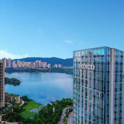 长沙梅溪湖英迪格酒店1晚+迷你吧首轮免費1份+悬空透明天际泳池+美拍体验+滴滴打车5折券+儿童早餐1份