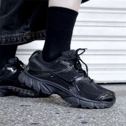 NIKE 男鞋 V5 RNR 舒适缓震透气运动黑色跑步休闲鞋HJ5228-001