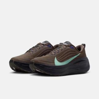 NIKE VOMERO PLUS 男款 轻便跑鞋 IR7550-030