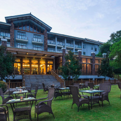 天目湖御水温泉·度假酒店1晚+赠双人天目湖山水园+赠双人南山竹海