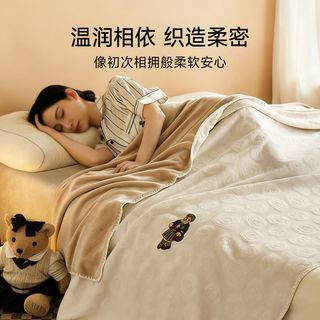TEENIE WEENIE 小熊雕花牛奶绒毛毯