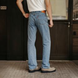 Levi's 517修身靴形牛仔裤 浅蓝色