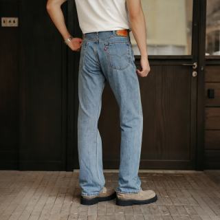Levi's 517修身靴形牛仔裤 浅蓝色