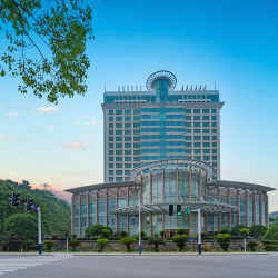 大榭国际大酒店1晚+双人精致套餐一份