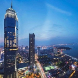 烟台世茂希尔顿酒店1晚+双人自助晚餐