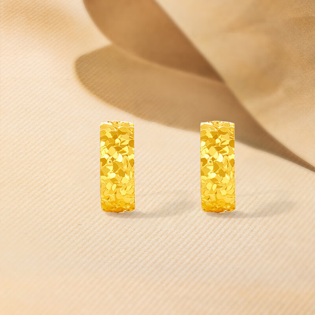 周六福 碎碎冰黄金耳坠 足金耳钉 2.35g A0915143