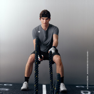 DESCENTE/迪桑特 TRAINING系列男士亨利领吸湿速干防晒T恤
