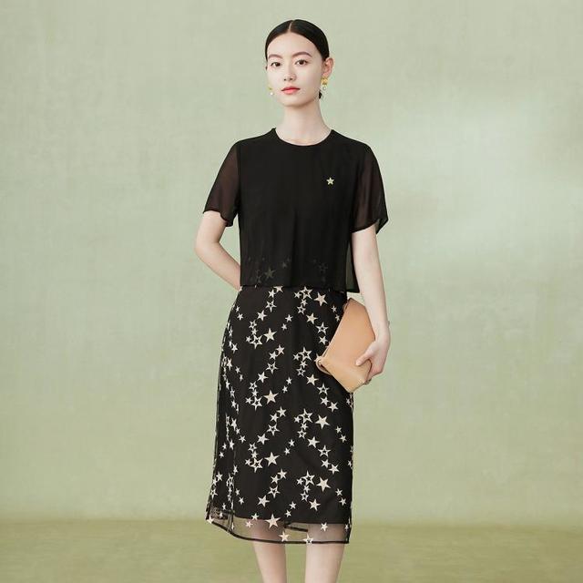 菲妮迪 夏季淑女风圆领短袖印花百搭显瘦透气连衣裙